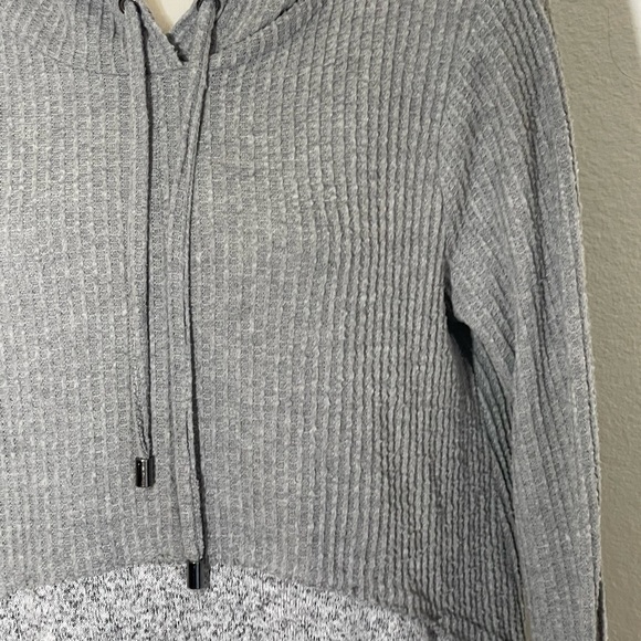 BKE Buckle brushed waffle knit hoodie drawstring top size small grey raw hem - Picture 4 of 10